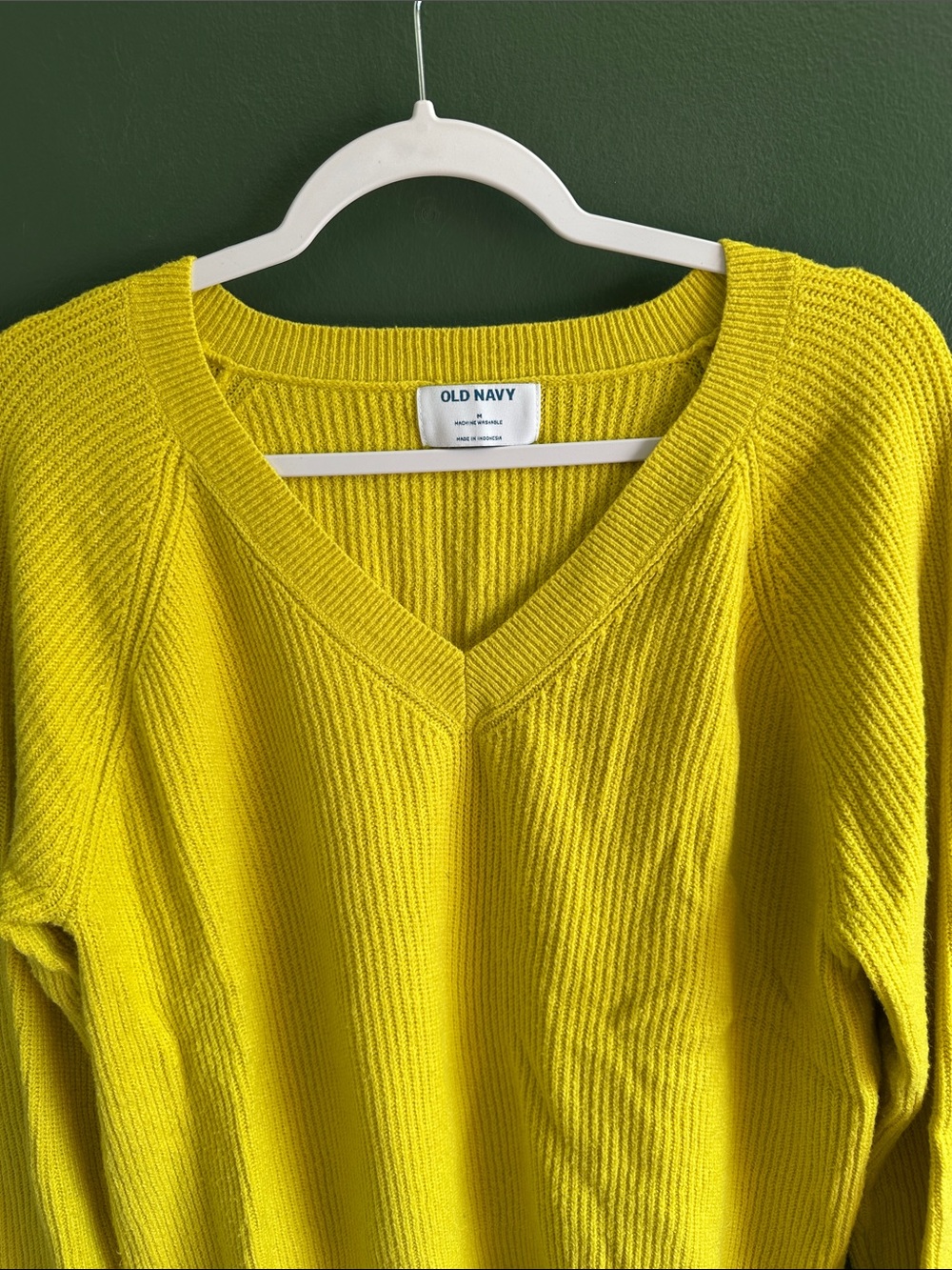 Old Navy Bright Yellow V-Neck Ribbed Sweater Size M - Picture 3 of 5